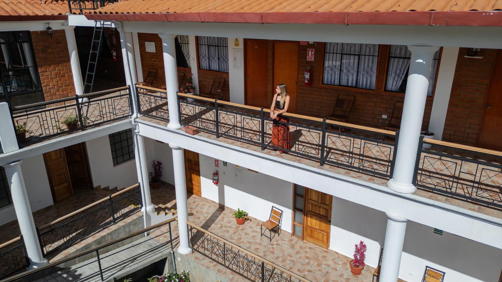 Хостел Tupac Huaraz Экстерьер фото