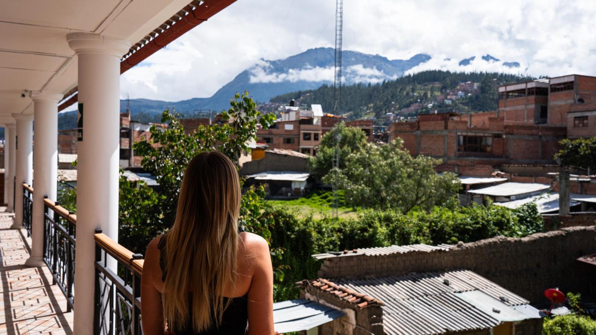 Хостел Tupac Huaraz Экстерьер фото