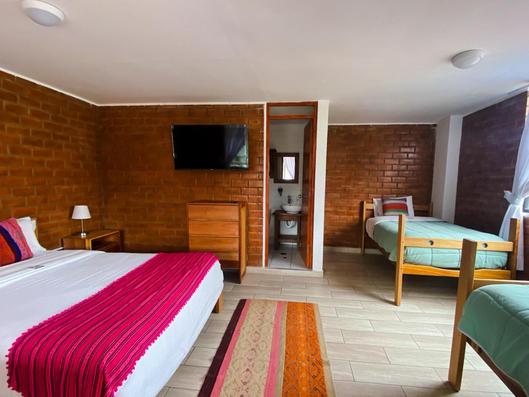 Хостел Tupac Huaraz Экстерьер фото
